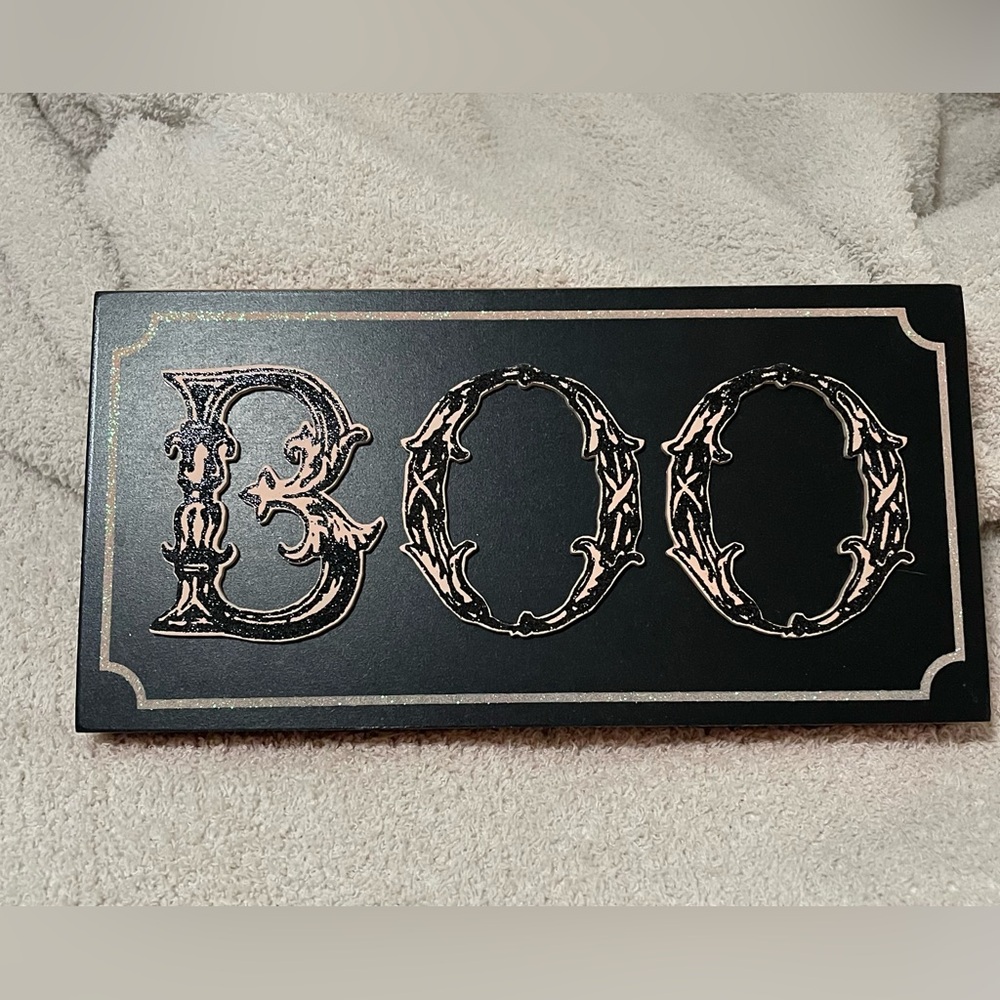 Black and Pink 'Boo' Sign